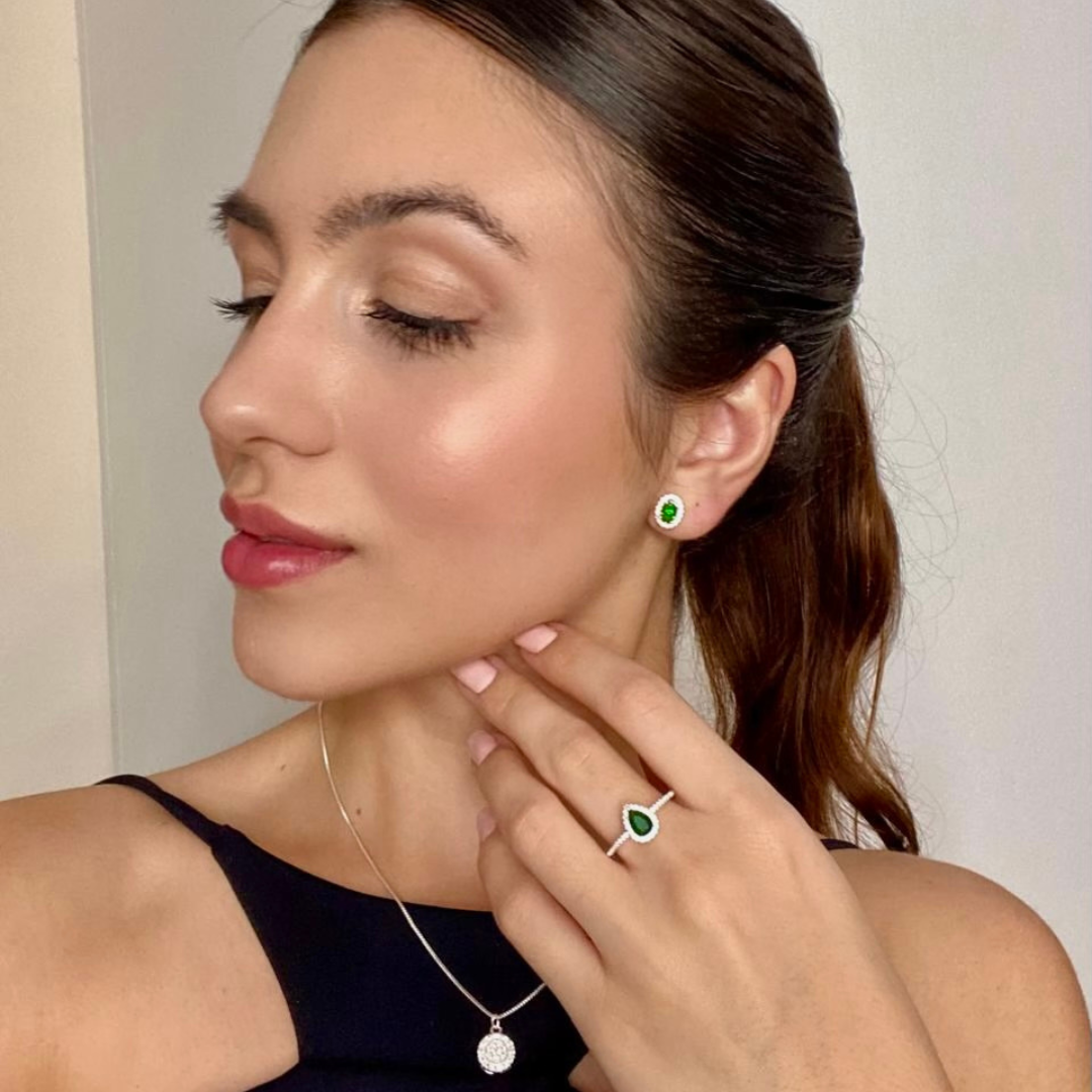 Brinco Esmeralda Cravejado