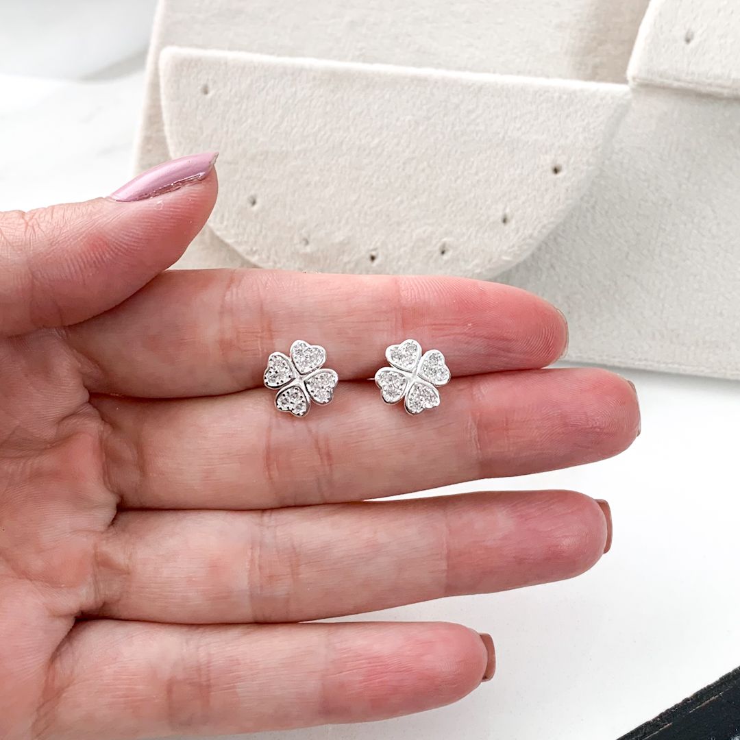 Brinco Clover Cravejado